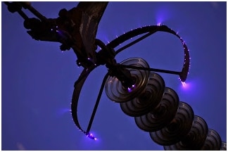 Corona Effect on a transmission Line | image: electricalengineeringinfo.com